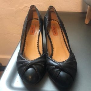 Miz Mooz black heels in size 9. Minimally used. Good condition.